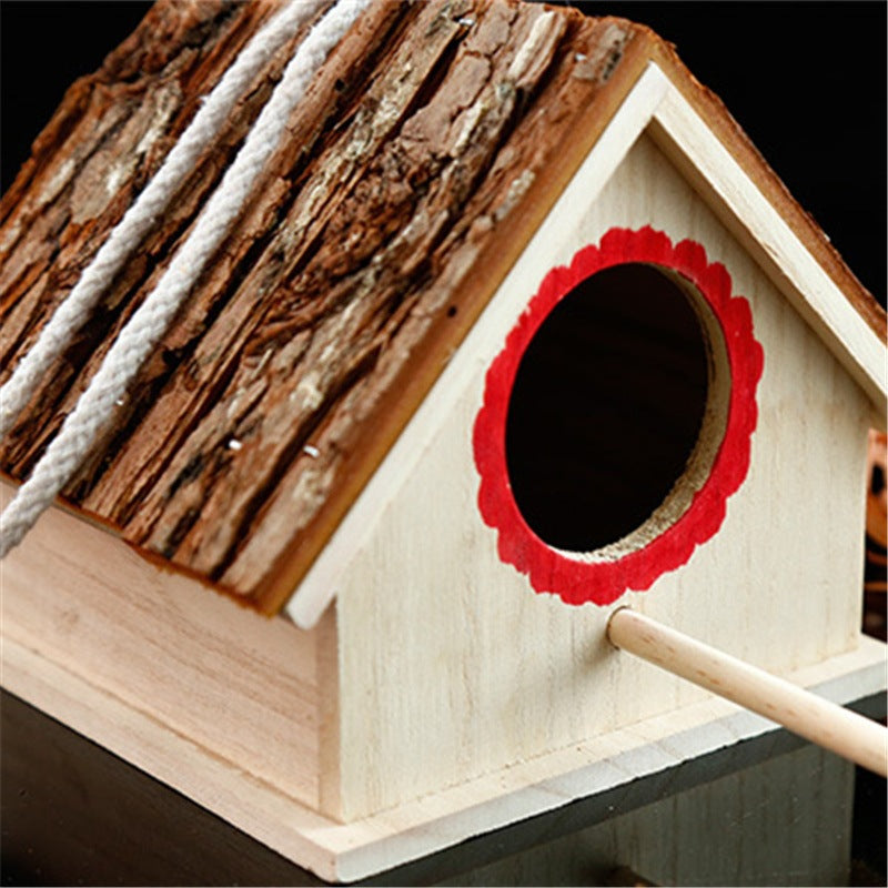Round entrance and perch peg