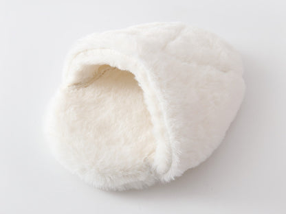 Plush slipper bed, white